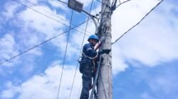 Pastikan Jaringan Tetap Andal, PLN Icon Plus Lakukan Pengecekan Kabel di Sidakarya