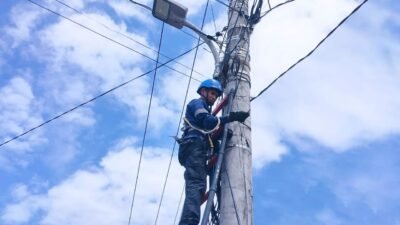 Pastikan Jaringan Tetap Andal, PLN Icon Plus Lakukan Pengecekan Kabel di Sidakarya