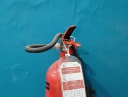 Tingkatkan Mitigasi Risiko, PLN Icon Plus Sediakan APAR di Area Kerja