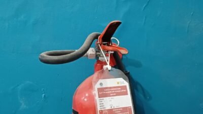 Tingkatkan Mitigasi Risiko, PLN Icon Plus Sediakan APAR di Area Kerja