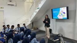 PLN Icon Plus Terima Kunjungan Kelas Industri SMKN 1 Pringgabaya di Kantor Perwakilan NTB